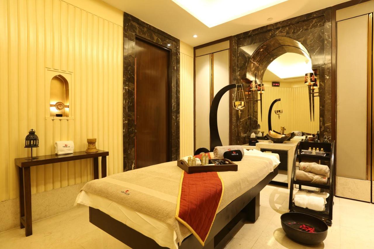 Crowne Plaza New Delhi Mayur Vihar Noida By Ihg מראה חיצוני תמונה A spa treatment room