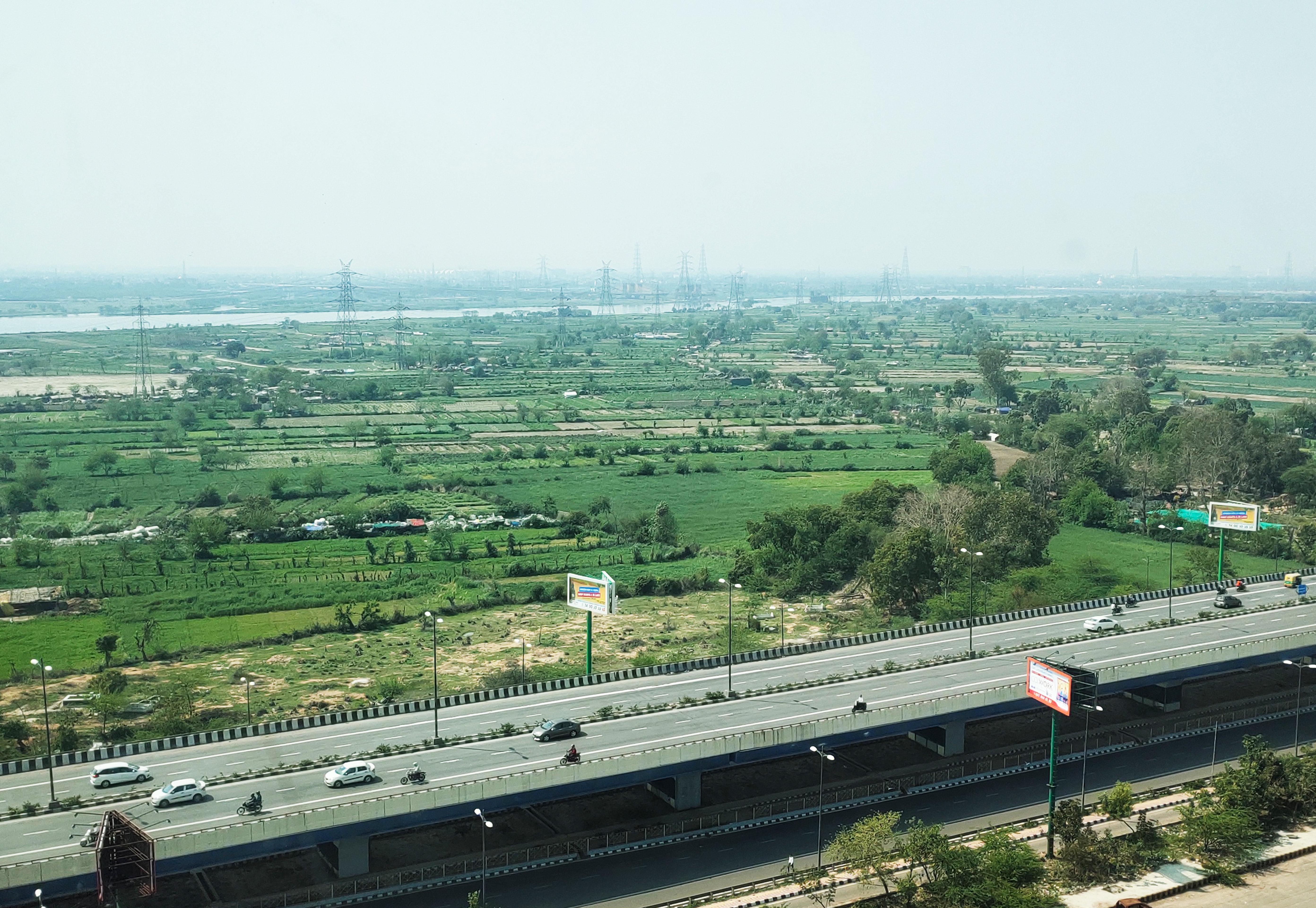 Crowne Plaza New Delhi Mayur Vihar Noida By Ihg מראה חיצוני תמונה NH 10 near Gurgaon