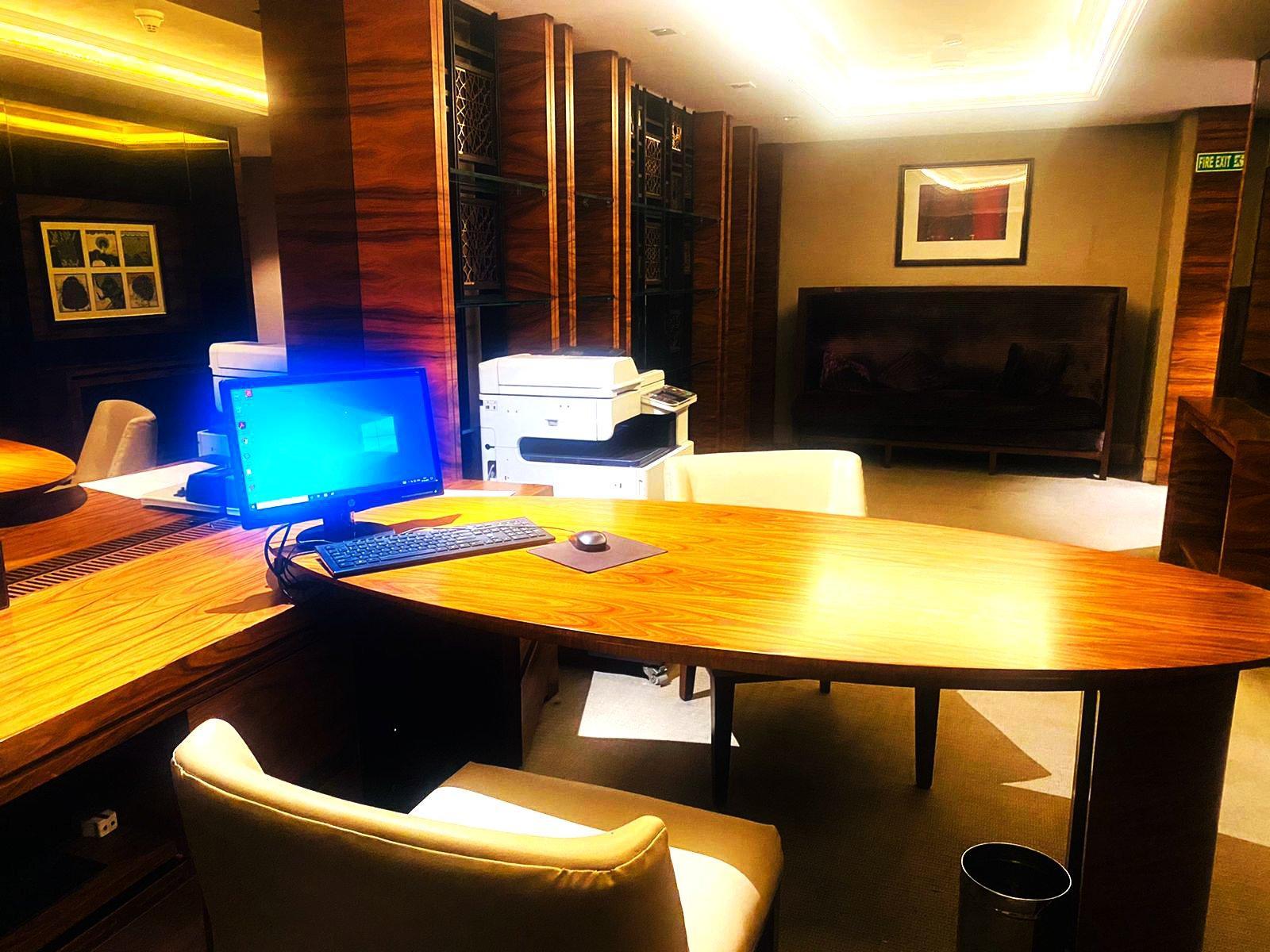 Crowne Plaza New Delhi Mayur Vihar Noida By Ihg מראה חיצוני תמונה The Business Center at the 101 Club