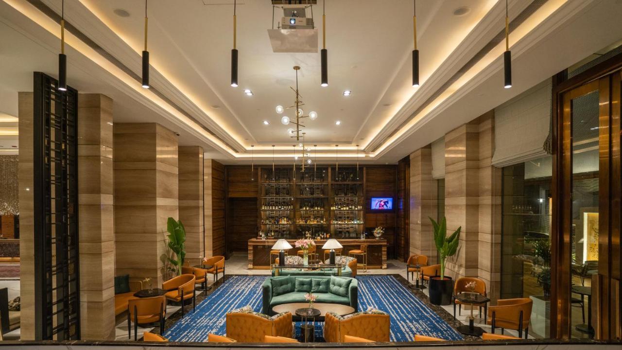 Crowne Plaza New Delhi Mayur Vihar Noida By Ihg מראה חיצוני תמונה The lobby of the hotel